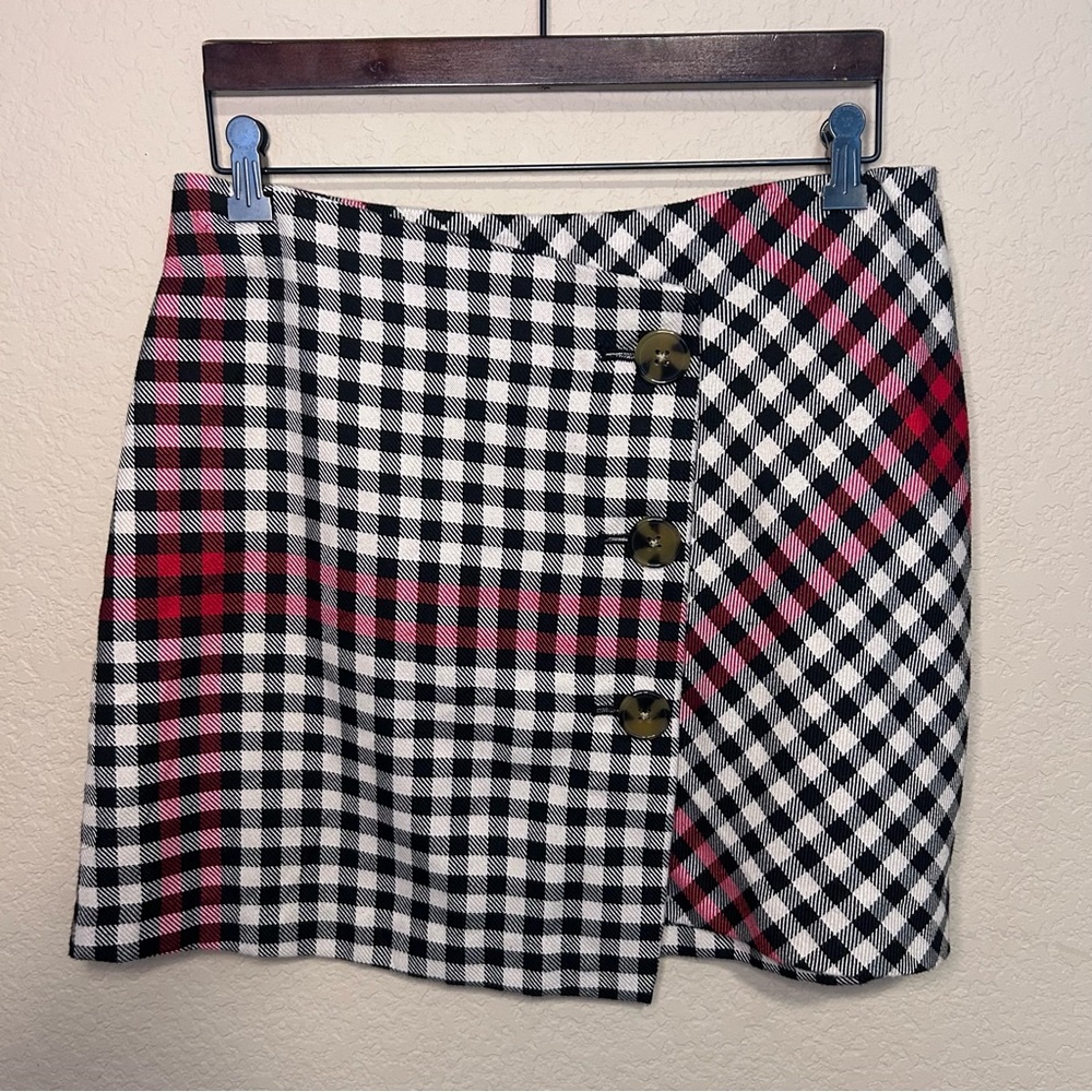 Plaid mini skirt - red black white - with button enclosure size 12
